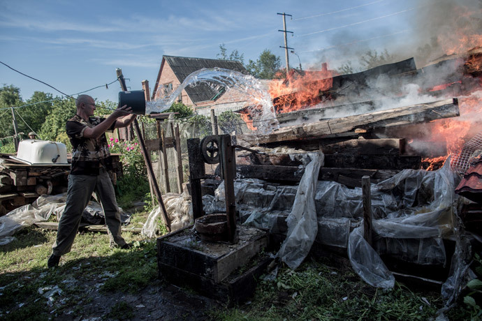 The aftermath of an artillery shelling of Slavyansk by the Ukrainian military. (RIA Novosti / Andrey Stenin) 
