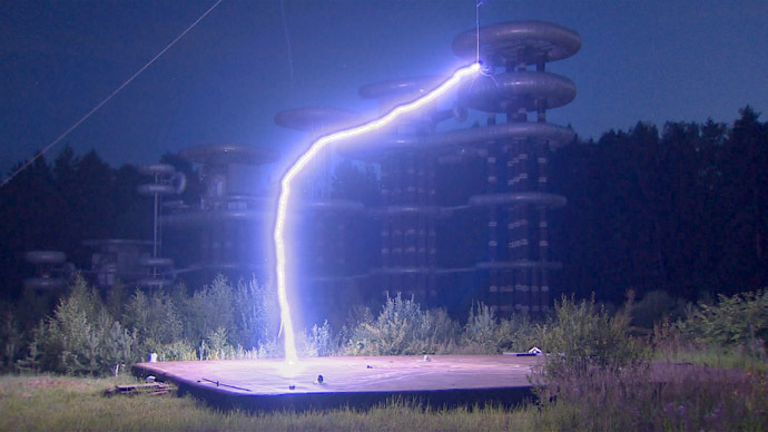 Soviet-era 'Tesla Tower' restarted with spectacular lightning bolts (VIDEO)