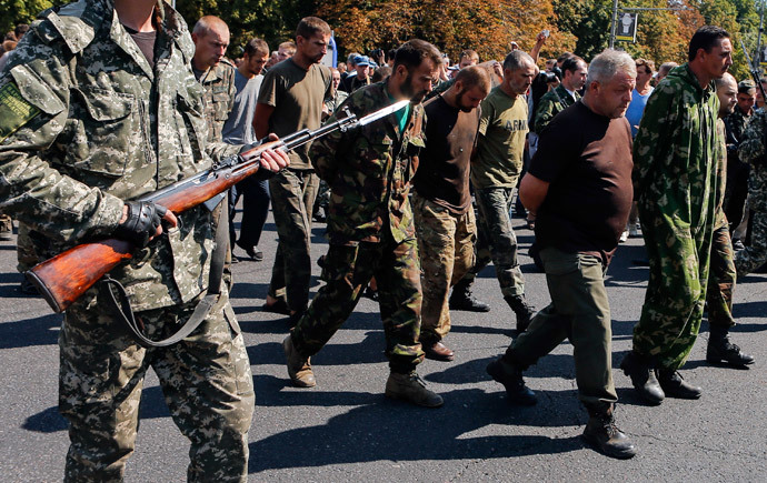 An escorted group of Ukrainian prisoners of war walks across central Donetsk August 24, 2014.(Reuters / Maxim Shemetov)