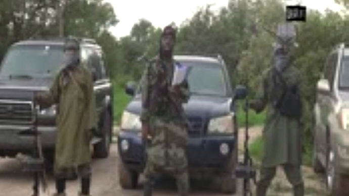 A screengrab taken on August 24, 2014 from a video released by the Nigerian Islamist extremist group Boko Haram and obtained by AFP shows the leader of the Nigerian Islamist extremist group Boko Haram, Abubakar Shekau (C), delivering a speech at an undisclosed location. Boko Haram's leader said he has created an Islamic caliphate in a northeast Nigeria town seized by the insurgents earlier this month (AFP Photo / Boko Haram)