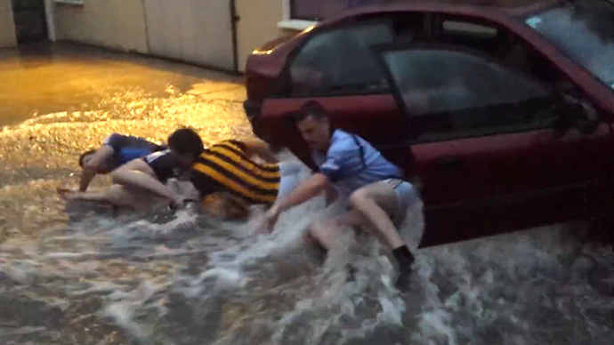 Car waterworks: Irishmen take Ice Bucket Challenge to whole new level (VIDEO)