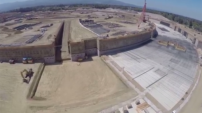 Drone gets peek at Apple’s new ‘spaceship’ campus (VIDEO)