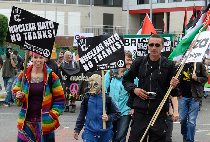 Demonstrators take part in an anti-war protest march in Newport, Wales, August 30, 2014. (Reuters / Rebecca Naden) 