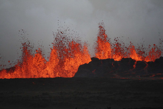 The lava flows on the ground after the Bardabunga volcano erupted again on August 31, 2014. (Reuters/Armann Hoskuldsson)