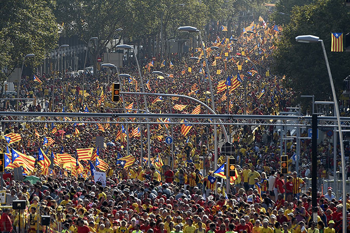 Catalans hold Catalan independentist flags (Estelada) during celebrations of Catalonia National Day (Diada) in Barcelona on September 11, 2014. (AFP Photo / Lluis Gene)