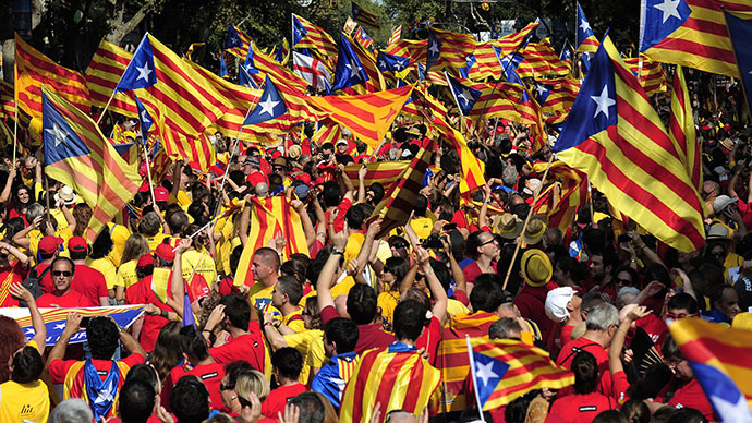 Catalans holding Catalan independentist flags (Estelada) gather on Passeig de Gracia during celebrations of Catalonia National Day (Diada) in Barcelona on September 11, 2014. (AFP Photo / Josep Lago)