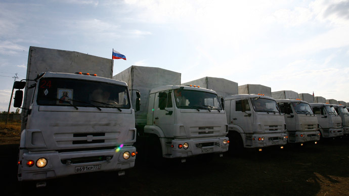 Lorries of the Russian humanitarian convoy are parked near the Donets'k checkpoint at the Russian border with Ukraine, some 30 km west of Kamensk-Shakhtinsky in the Rostov region on September 11, 2014.(AFP Photo / Sergei Venyavsky)