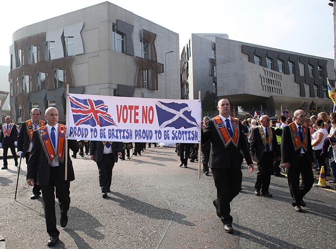 Members of the Orange Order march past the Scottish Parliament during a pro-Union rally in Edinburgh, Scotland September 13, 2014 (Reuters / Paul Hackett)
