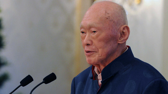 Elder statesman Lee Kuan Yew attends the launch of his new book on international affairs, at the Istana Presidential Palace in Singapore on August 6, 2013. (AFP Photo/Mohd Fyrol)