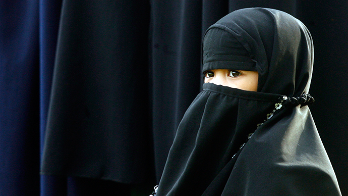 ​Over 1,000 students support London teen barred from school for wearing Islamic face veil