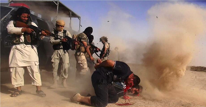 An image made available by the jihadist Twitter account Al-Baraka news on June 16, 2014 allegedly shows Islamic State of Iraq and the Levant (ISIL) militants executing members of the Iraqi forces on the Iraqi-Syrian border (AFP Photo / HO)