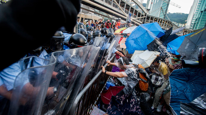 Pro-democracy demonstrators are sprayed with pepper spray during clashes with police officers in riot gear during a rally near the Hong Kong government headquarters on September 28, 2014.(AFP Photo / Xaume Olleros)