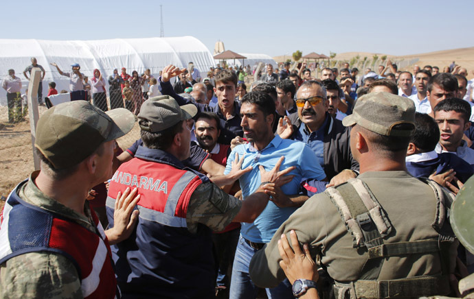 Turkish soldiers try to prevent Turkish Kurdish protesters to march to the Mursitpinar border crossing on the Turkish-Syrian border in the Turkish town of Suruc in southeastern Sanliurfa province October 4, 2014. (Reuters / Murad Sezer)
