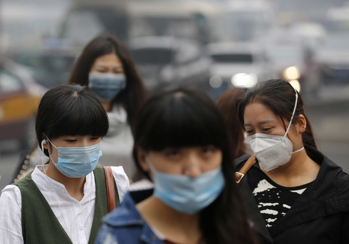 Pedestrians wearing masks walk on a street during a hazy day in Beijing October 10, 2014. (Reuters/Kim Kyung-Hoon)