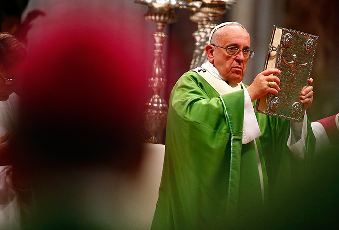Pope Francis celebrates a mass to mark the opening of the synod on the family in Saint Peter's Square at the Vatican October 5, 2014 (Reuters / Tony Gentile)