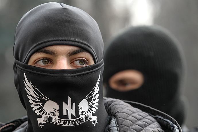Members of the Ukrainian far-right radical group Right Sector (Reuters / Valentyn Ogirenko)