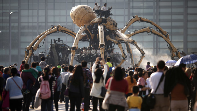 Giant French robots fight in Beijing (PHOTOS)