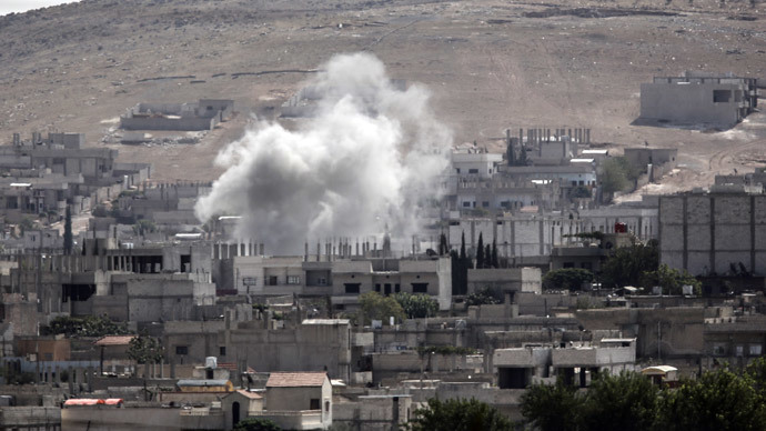Smoke rises from the Syrian town of Kobane.(AFP Photo / Bulent Kilic)