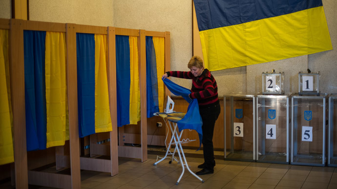 Ukrainians choose MPs in early elections