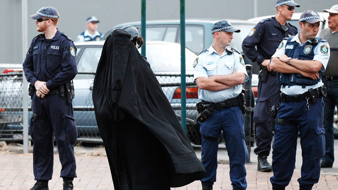 Anti-burqa protester tries to enter Australian parliament in KKK hood