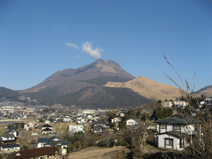 Mount Ioyama (image from blogs.yahoo.co.jp)
