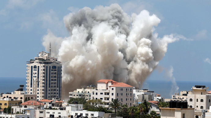 Smoke rises following what witnesses said was an Israeli air strike in Gaza City August 9, 2014.(Reuters / Suhaib Salem)