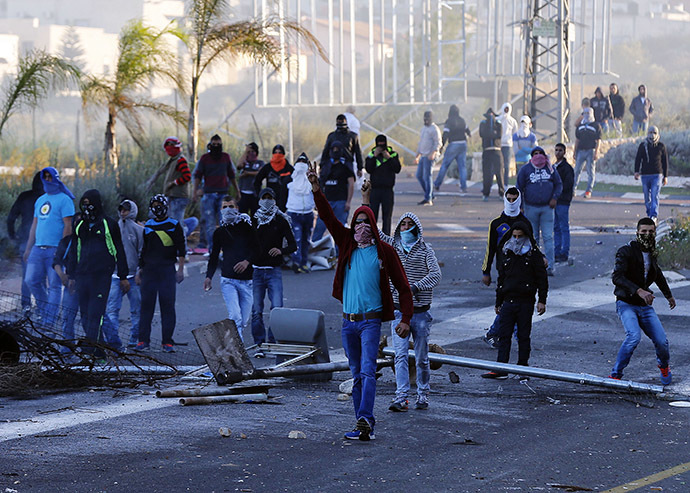 Israeli Arab youthsclash with Israeli police at the entrance to the town of Kfar Kanna, in northern Israel, November 8, 2014. (Reuters/Ammar Awad)