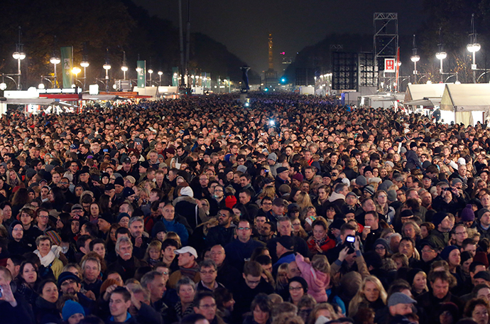 People wait in front of the stage in front of the Brandenburg Gate in Berlin with the landmark Siegessaeule (victory column) pictured in the background, November 9, 2014. (Reuters / Fabrizio Bensch)