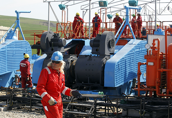 People work at Chevron's drilling site (Reuters / Bogdan Cristel)