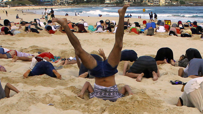 G20 climate change protesters bury their heads in the sand (PHOTOS)