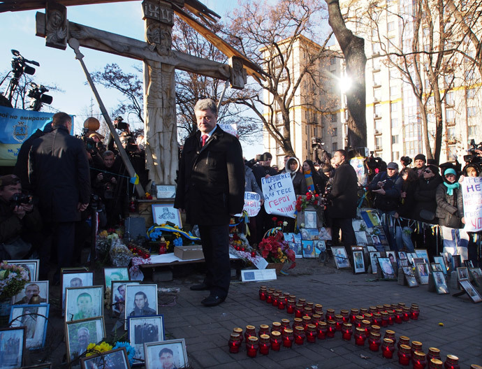 President Petro Poroshenko (center) during the ceremony of laying flowers to the Celestial Hundred Heroes Cross on the anniversary of the beginning of Maidan protests. (RIA Novosti)