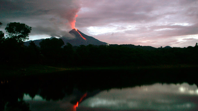 Mexican Volcano of Fire spews 5km-high pillar of ash (VIDEOS)