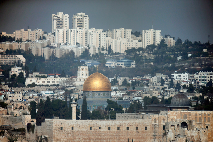 A general view shows the Dome of the Rock (L) and the Al-Aqsa mosques (R) in the Al-Aqsa mosque compound in Jerusalem's old city (AFP Photo / Thomas Coex)