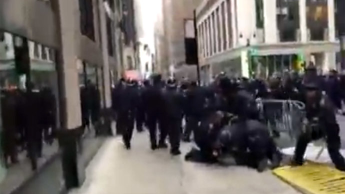 Scuffles, arrests as pro-Ferguson NYC activists disrupt Thanksgiving parade (VIDEO)