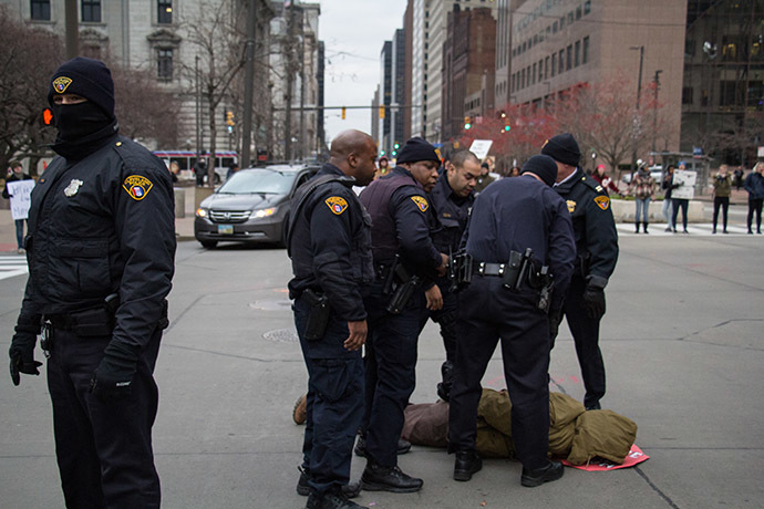 Police in Cleveland, Ohio arrest a protester during a demonstration at Public Square November 25, 2014. (AFP Photo/Jordan Gonzales)
