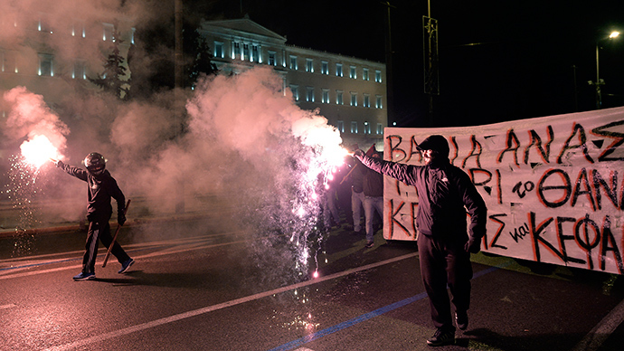 Greek protesters smash cars, clash with police in Athens (PHOTOS, VIDEO)