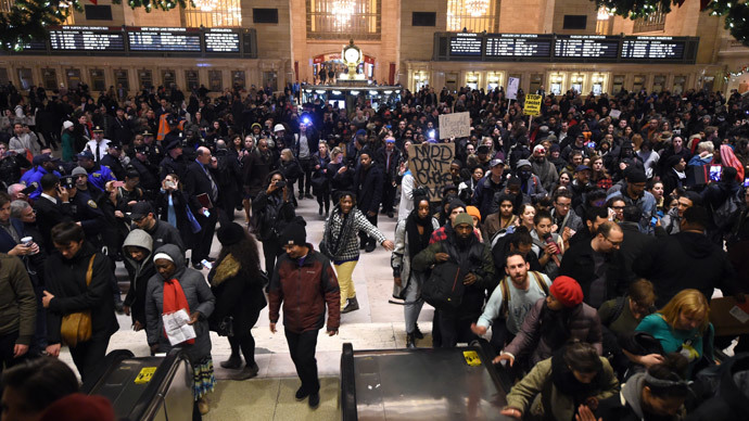 Protestors gather in New York Grand Central Station on December 3, 2014.(AFP Photo / Timothy A Clary)