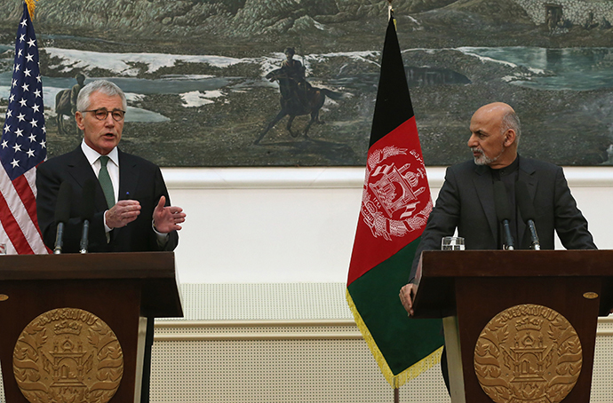 US Secretary of Defense Chuck Hagel (L) speaks during a joint news conference with Afghan President Ashraf Ghani at the Presidential Palace in Kabul on December 6, 2014. (AFP Photo / Mark Wilson / Pool)