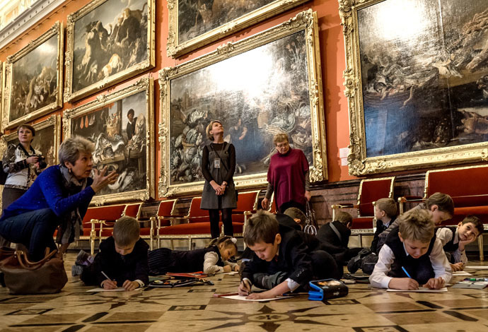 Visitors at the State Hermitage Museum in St.Petersburg. (RIA Novosti/Alexei Danichev)