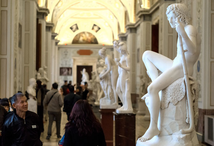 Visitors at the State Hermitage Museum in St.Petersburg. (RIA Novosti/Alexei Danichev)
