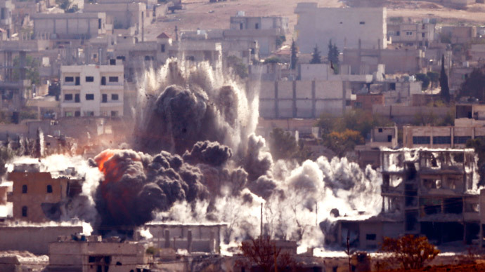An explosion following an air-strike is seen in the Syrian town of Kobani from near the Mursitpinar border crossing on the Turkish-Syrian border in the southeastern town of Suruc, in Sanliurfa province, October 29, 2014.(Reuters / Yannis Behrakis)