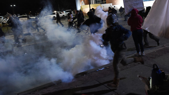 Judge restricts use of tear gas against Ferguson protesters