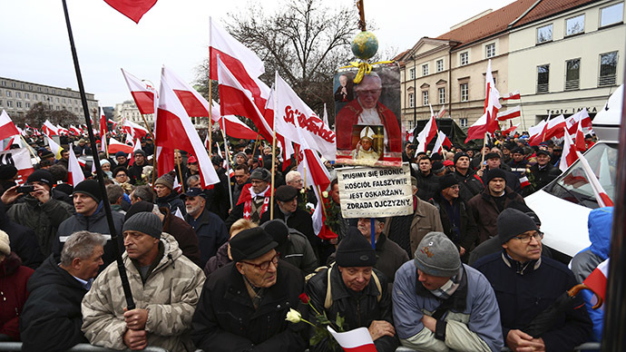 Tens of thousands of Poles protest in Warsaw over alleged election rigging
