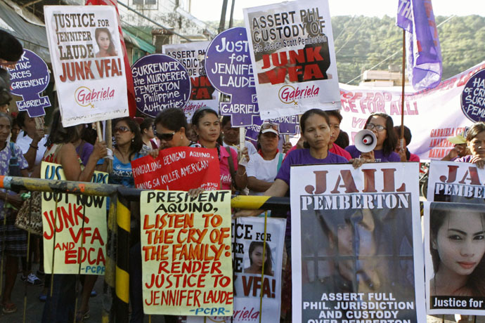 Activists participate in a protest to seek justice for a Filipino transgender Jeffrey Laude, who also goes by the name Jennifer, outside a justice hall where a preliminary investigation was held at Olongapo city, north of Manila October 27, 2014. (Reuters/Lorgina Minguito)