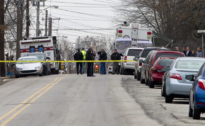 Police has the streets taped off as the search near a home in a suburb of Philadelphia where a suspect in five killings was believed to be barricaded in Souderton, Pennsylvania, December 15, 2014 (Reuters)