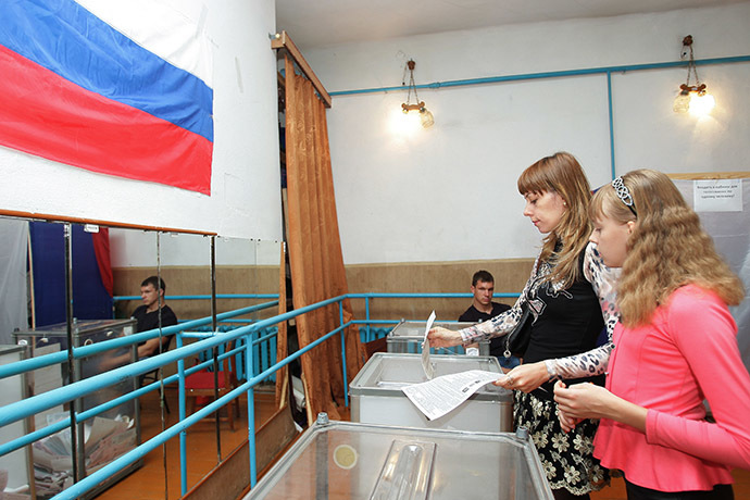 Simferopol residents at a polling station during elections to Crimea's parliament. (RIA Novosti/Taras Litvinenko)