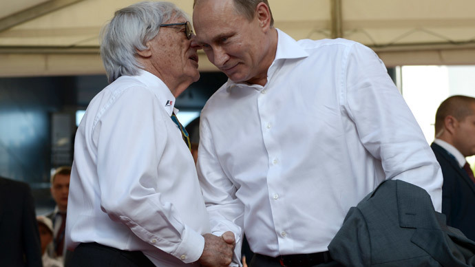 Russia's President Vladimir Putin (R) shakes hands with Formula One commercial supremo Bernie Ecclestone during the first Russian Grand Prix in Sochi, October 12, 2014.(Reuters / Alexei Nikolskyi)