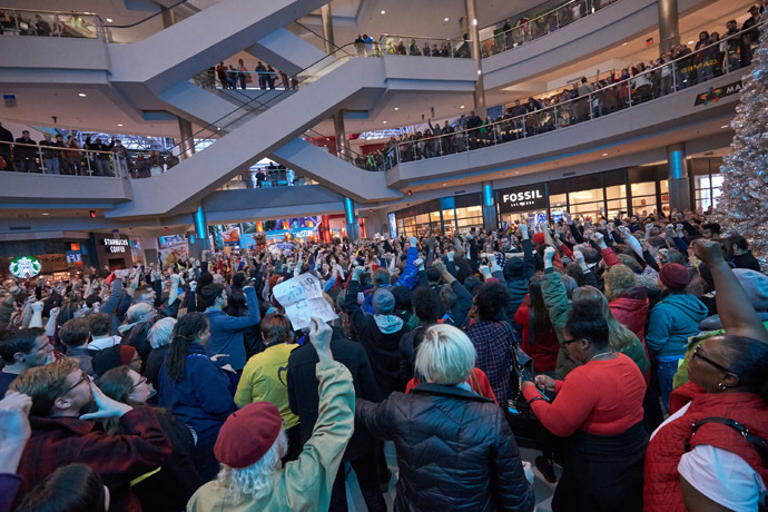 Thousands of protesters from the group "Black Lives Matter" disrupt holiday shoppers on December 20, 2014 at Mall of America in Bloomington, Minnesota. (Adam Bettcher/Getty Images/AFP)