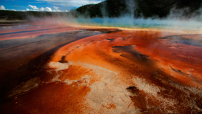 The true colors of Yellowstone’s Thermal Springs unveiled by scientists