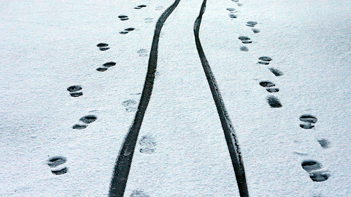 UK under snow barrage: Airport shut down, skidded car explodes, Twitter tracks weather